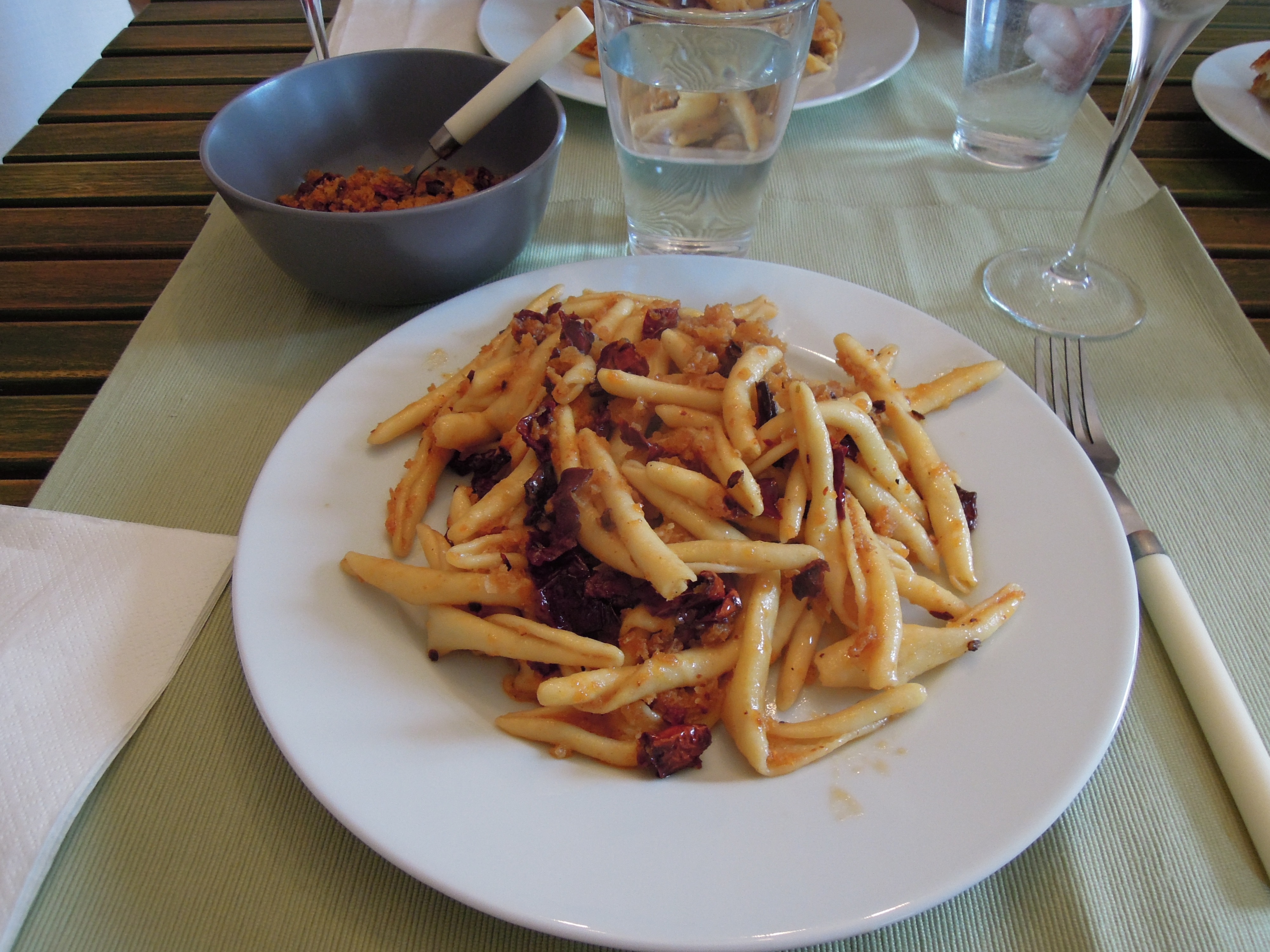 Fusilli with bread crumbs and peperoni cruschi