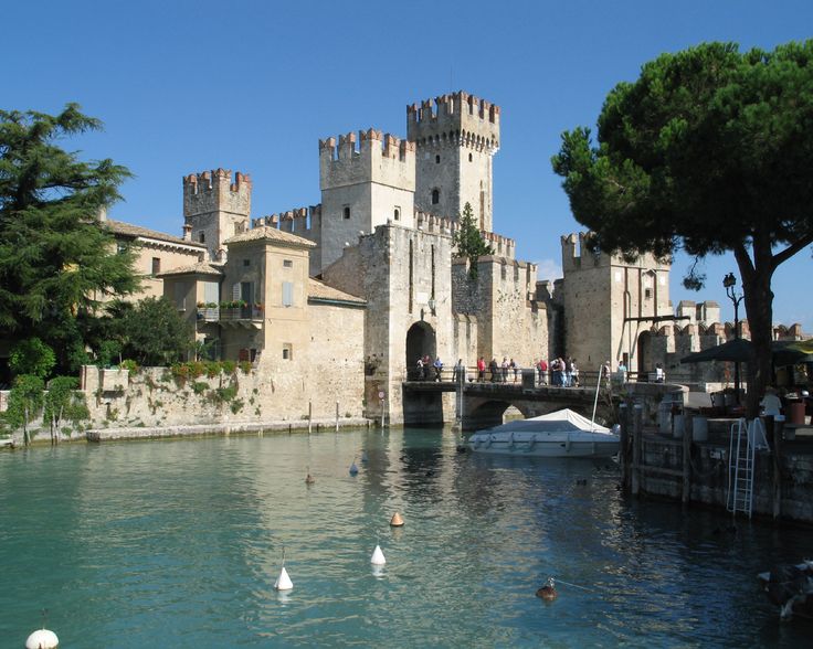 SIRMIONE CASTLE